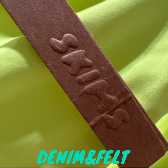 SKIMS FITS EVERYBODY T-SHIRT DEMI BRA | COLOR: GREEN HIGHLIGHTER | NEW/NWT!!💚💛 - Picture 5 of 10